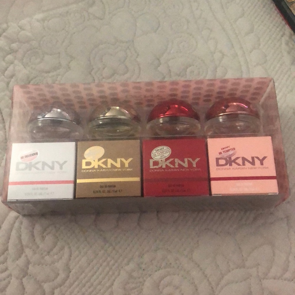 DONNA KARAN NEW YORK EAU DE PARFUM 4PCS MINI SET